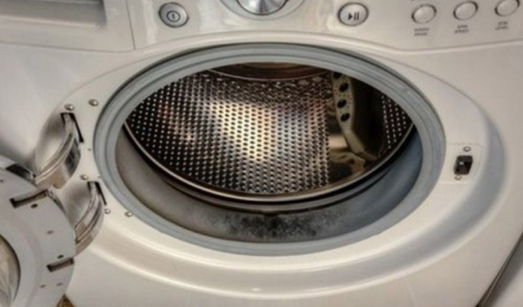 Nu ști cum să scapi de mucegaiul din mașina de spălat? Îți spunem noi!