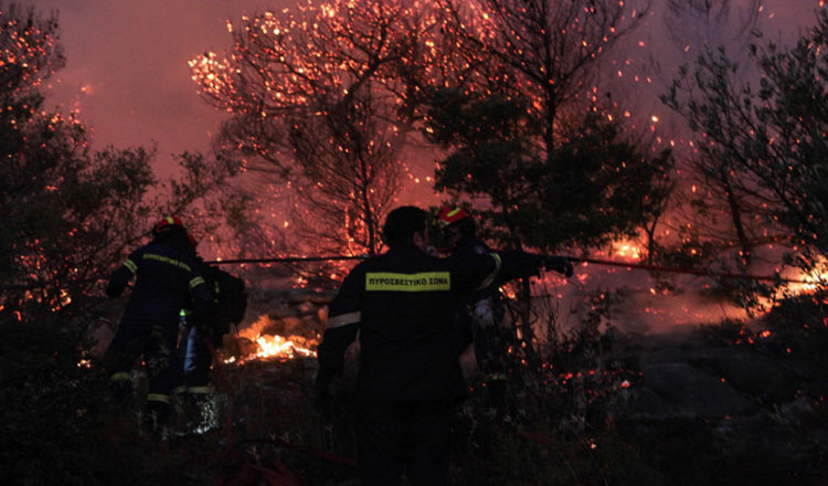ALERTA! Sute de români, blocați in GRECIA, pe insula pe care au izbucnit incendii!