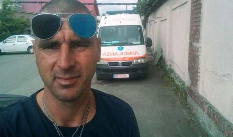 Un român care a muncit în Italia a donat orașului natal o ambulanță