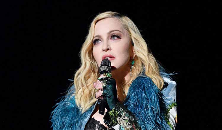 Madonna anunţă că este infectată cu coronavirus: ”Mă voi plimba cu mașina și voi inspira aerul cu COVID-19!”