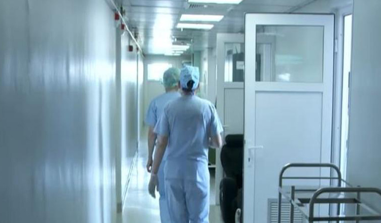 Spital evacuat în toiul nopții pentru a face loc pacienților cu Covid-19