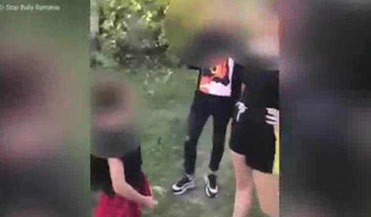 Revoltator: Trei fete au lovit si umilit o minora de 13 ani, in Targu Jiu.