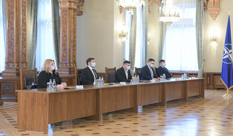 PREMIERĂ la Cotroceni: liderii AUR au ÎNTÂRZIAT la întâlnirea cu Klaus Iohannis