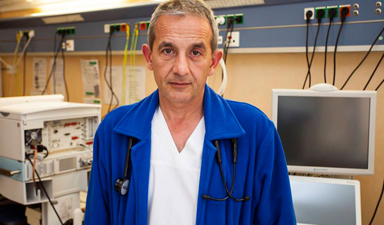 ÎNCĂ un medic EROU: Cătălin Apostolescu, de la Matei Balș, ARS pe picioare după ce a scos pacienții pe geam