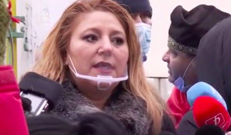 CIRC Diana Șoșoacă a DESCINS la Matei Balș, dar a fost BLOCATĂ de jandarmi: oamenii din zonă se plâng că NU au căldură
