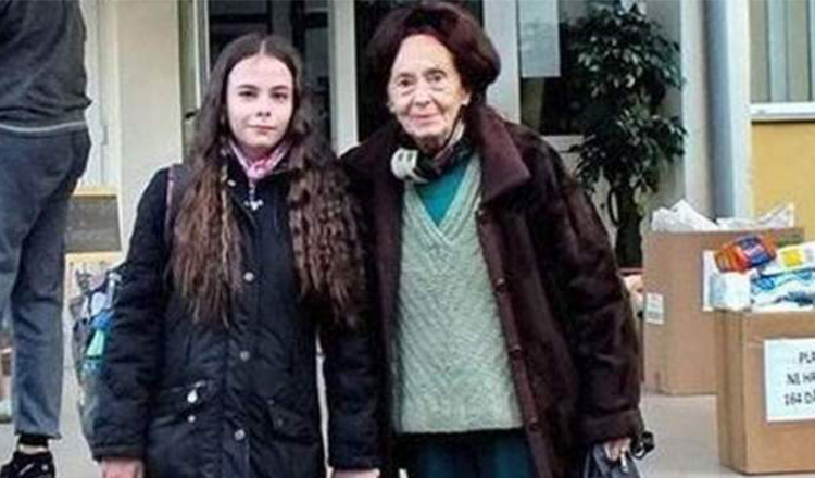 Eliza, fiica Adrianei Iliescu, face două facultăți – Cum se descurcă femeia, care a devenit mamă la 67 de ani, cu plățile taxelor: „Ne-am gospodărit cu cât am avut și …”